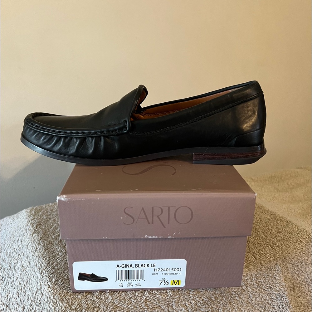 NIB Franco Sarto leather loafers